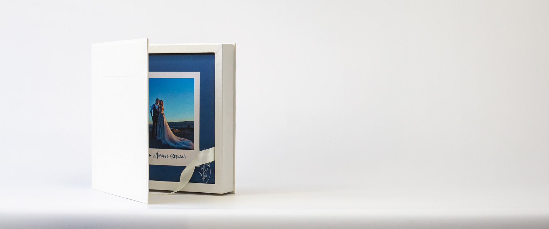 картонна подарункова коробка для фотокниги